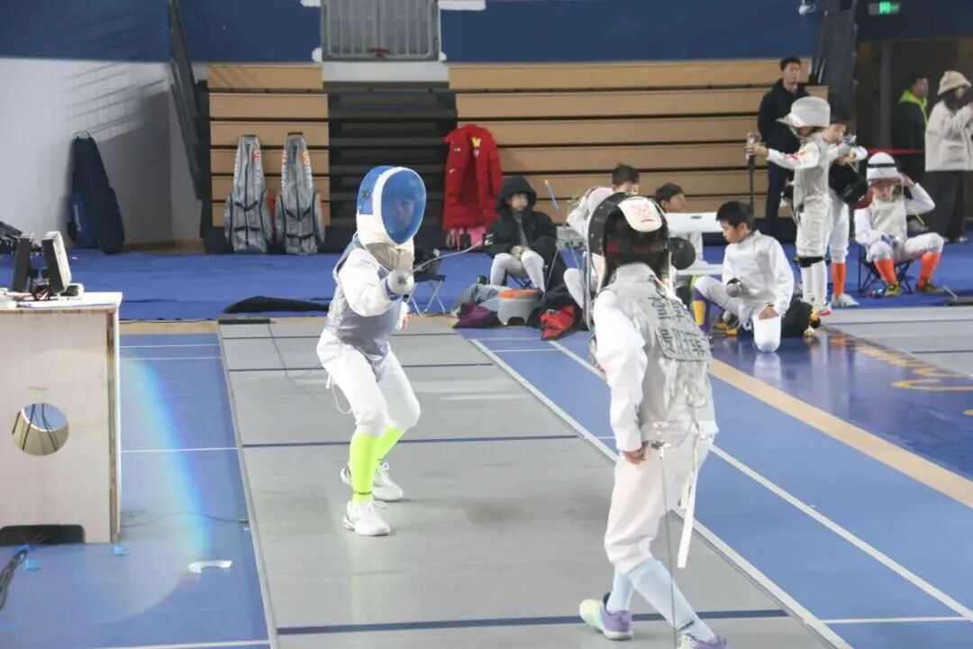 以劍會友 競逐湖城 遇見貴工商！2025貴陽擊劍公開賽清鎮(zhèn)啟幕