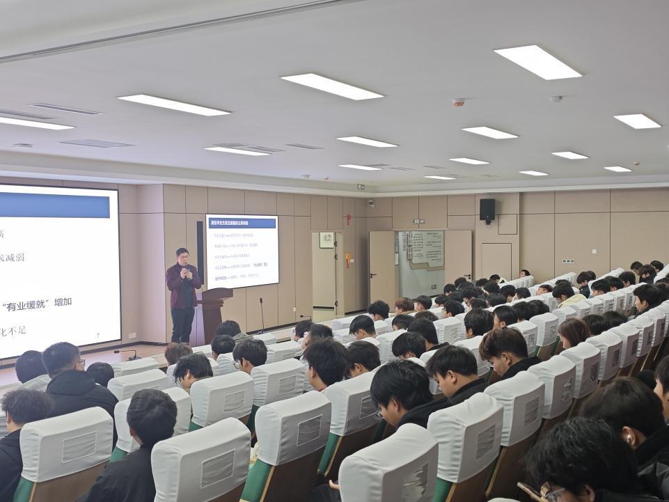 明晰職業(yè)定位 規(guī)劃人生航向：“貴聚英才·安心樂業(yè)”活動走進貴州電子科技職業(yè)學(xué)院