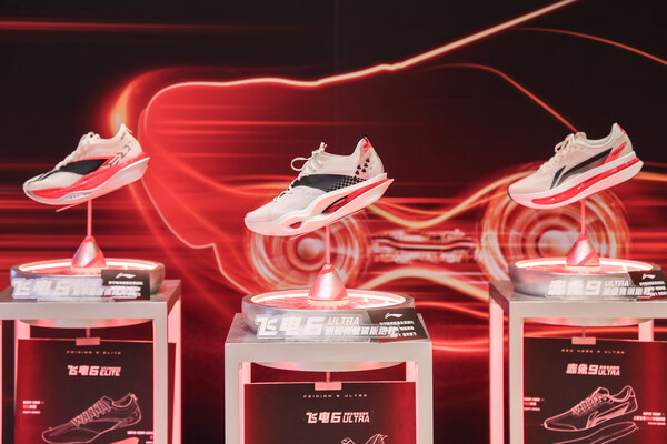 李寧飛電，上海登頂----破三跑者穿著率第一，改寫馬拉松競速格局