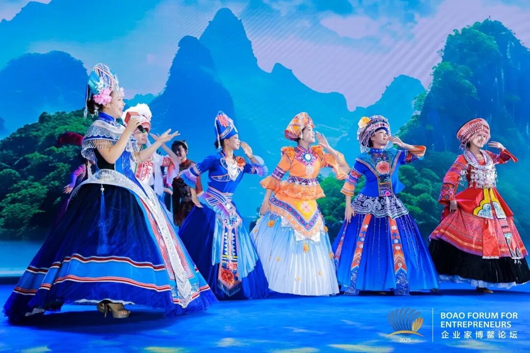 機遇與挑戰(zhàn)：歷史經(jīng)典產(chǎn)業(yè)的應變邏輯 陳華在2025中國企業(yè)家博鰲論壇主論壇作分享