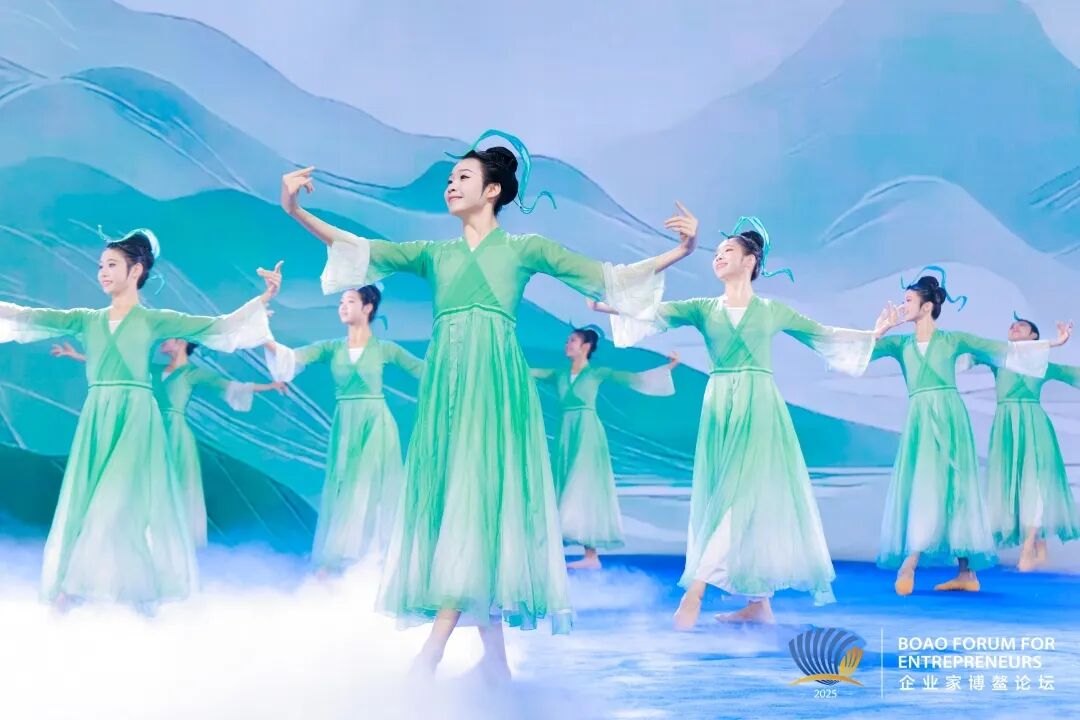 機遇與挑戰(zhàn)：歷史經(jīng)典產(chǎn)業(yè)的應變邏輯 陳華在2025中國企業(yè)家博鰲論壇主論壇作分享