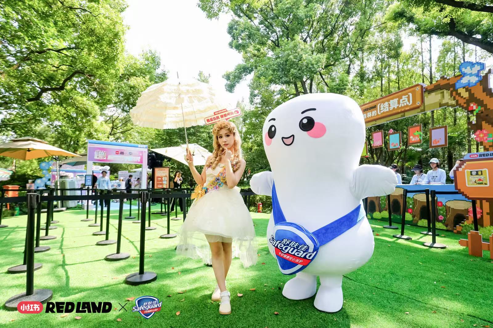 小紅書 RED LAND 上，品牌與用戶成了 2.5 次元同好