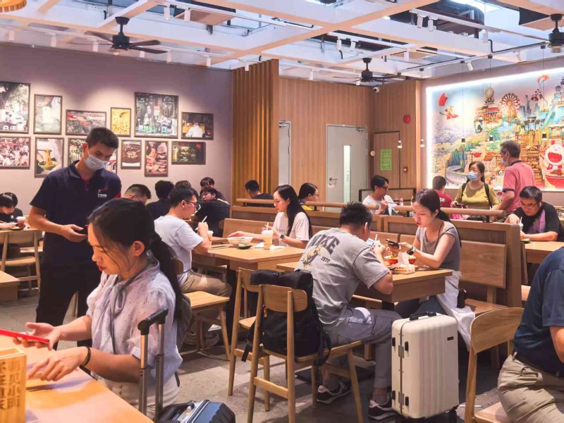 遇見小面深圳第100店落子深圳北站 開創(chuàng)大灣區(qū)“雙城百店”新格局