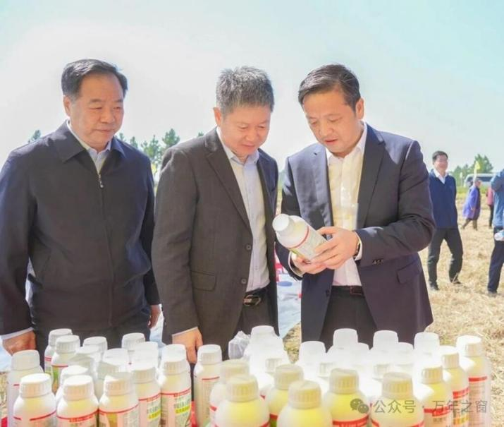 魯花“樂地生”花生蛋白肽水溶肥水稻測產(chǎn)觀摩會在江西萬年舉行