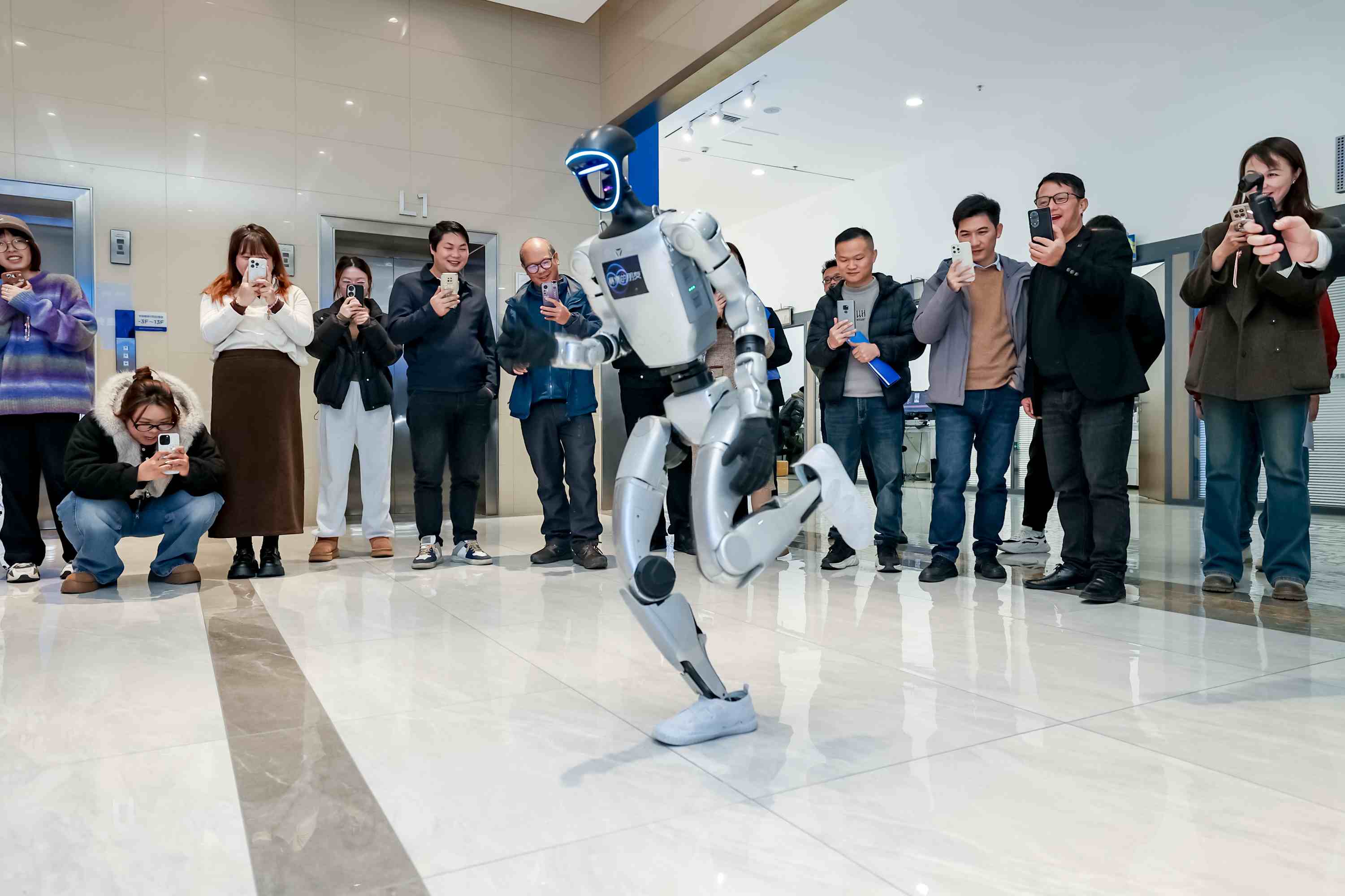 貴州省2025年“創(chuàng)業(yè)黔行”專項服務(wù)活動——人工智能賦能千行百業(yè)發(fā)展創(chuàng)業(yè)交流會在貴陽舉行