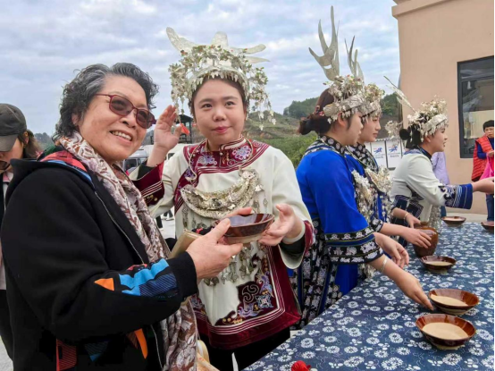串珠成鏈繪盛景，黔粵攜手啟新程！黔南“小天馬”文旅線路引大灣區(qū)旅行商熱捧