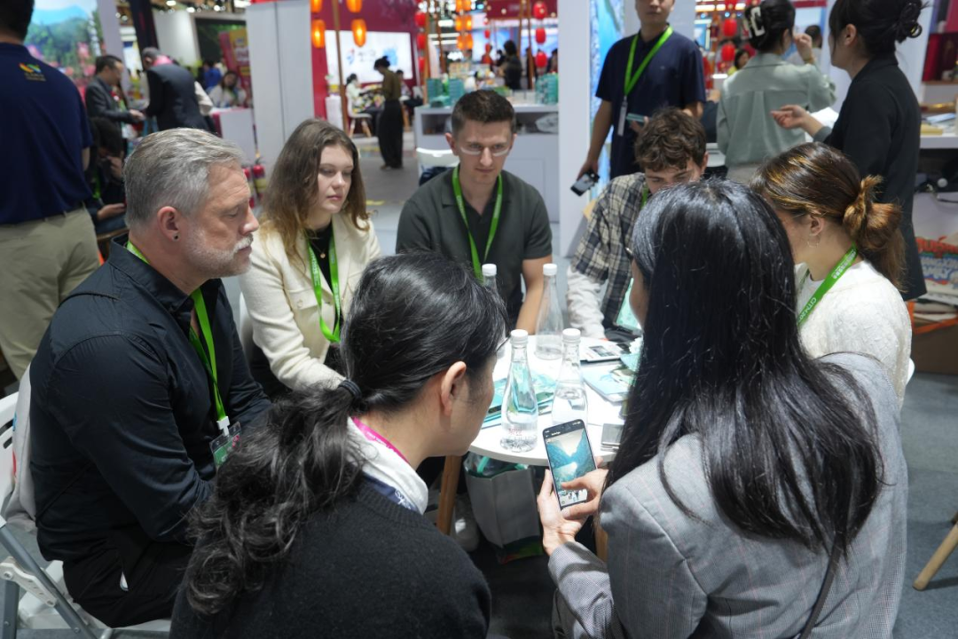 貴州展團(tuán)亮相2025中國(guó)國(guó)際旅游交易會(huì) 23家文旅單位共展“多彩貴州風(fēng)”