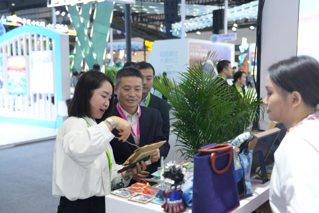 貴州展團(tuán)亮相2025中國(guó)國(guó)際旅游交易會(huì) 23家文旅單位共展“多彩貴州風(fēng)”