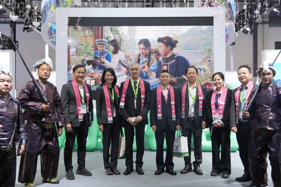 貴州展團(tuán)亮相2025中國(guó)國(guó)際旅游交易會(huì) 23家文旅單位共展“多彩貴州風(fēng)”