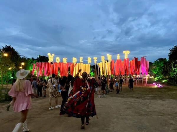 泰國(guó)國(guó)家旅游局發(fā)布公告：詩麗吉王太后辭世 國(guó)喪期間各類旅游活動(dòng)有序進(jìn)行 呼吁游客安心體驗(yàn)泰國(guó)的文化魅力與節(jié)慶活力