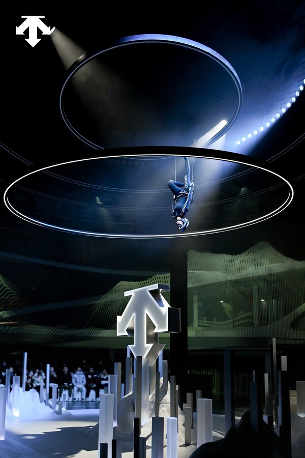 迪桑特「問頂未來」品牌大秀于北京華貿(mào)盛大舉行 以一座"未來之城"開啟專業(yè)運(yùn)動(dòng)新篇章