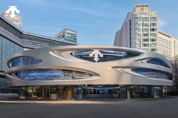 迪桑特「問頂未來」品牌大秀于北京華貿(mào)盛大舉行 以一座"未來之城"開啟專業(yè)運(yùn)動(dòng)新篇章