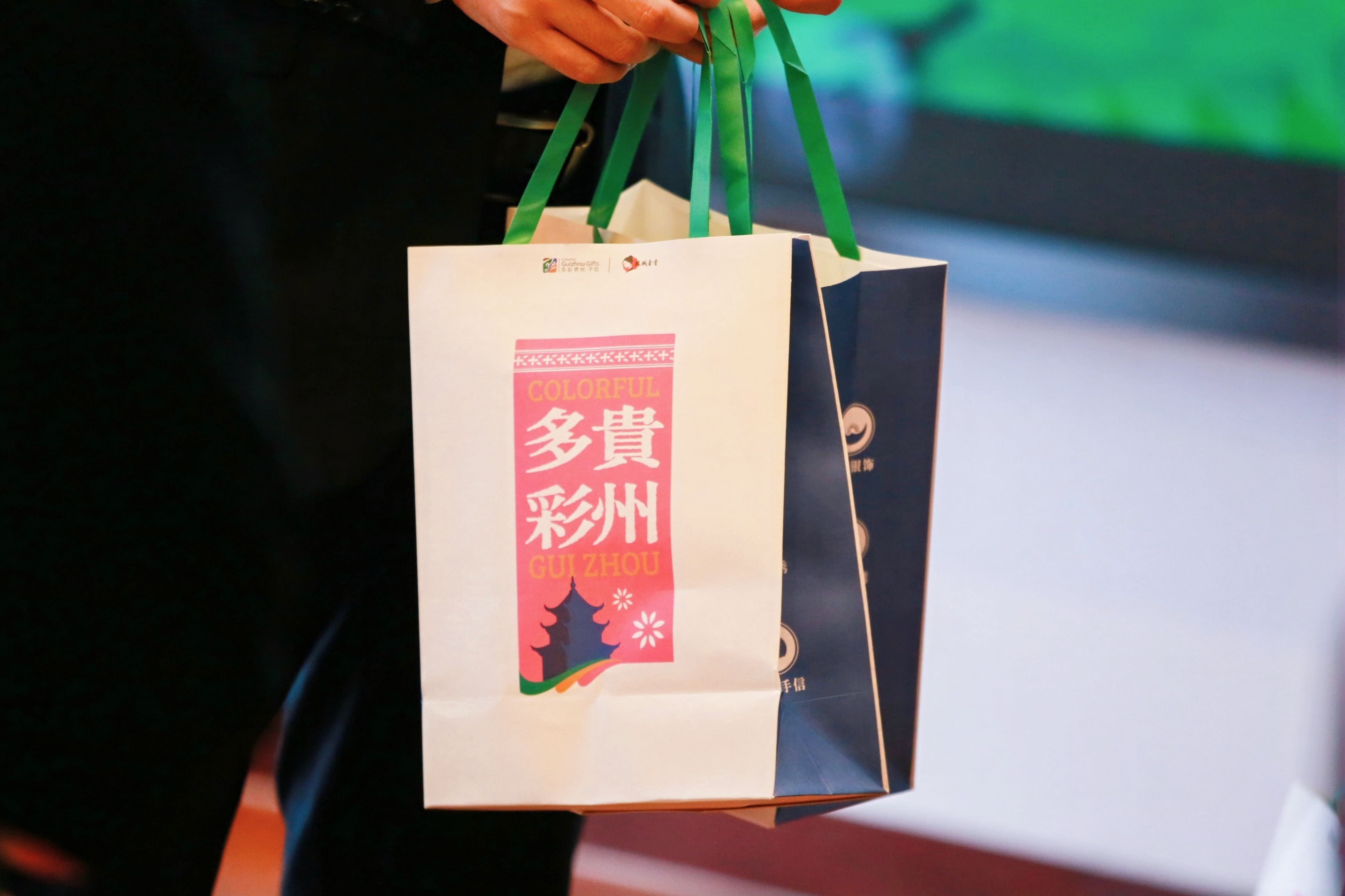 “多彩貴州·味道”新品發(fā)布會在貴陽舉行 貴州文創(chuàng)伴手禮開啟品牌化新征程