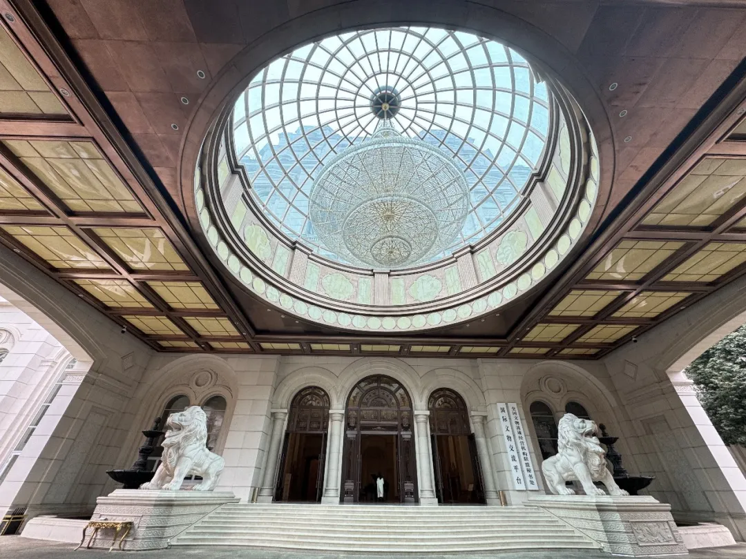 官宣！貴陽(yáng)27億“白宮”終于開(kāi)放！跨年打卡必帶健康衛(wèi)士出行包