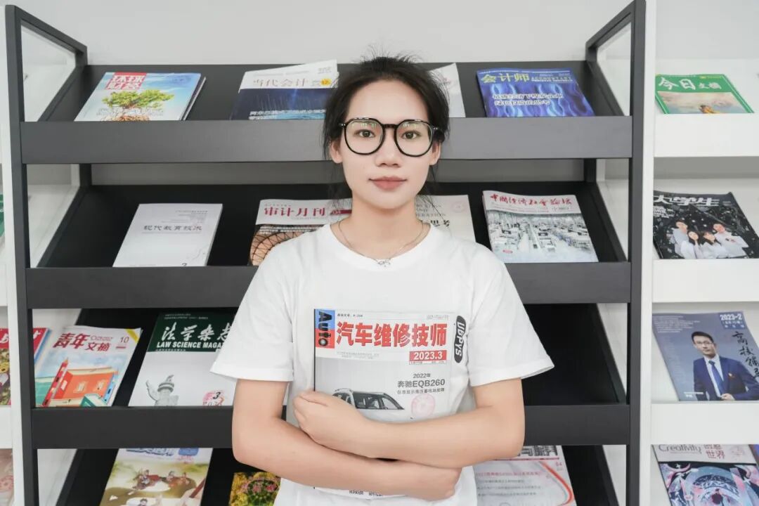 青春?榜 YOUNG | “專(zhuān)→本→碩”三連跳，她說(shuō):選對(duì)學(xué)校少走彎路