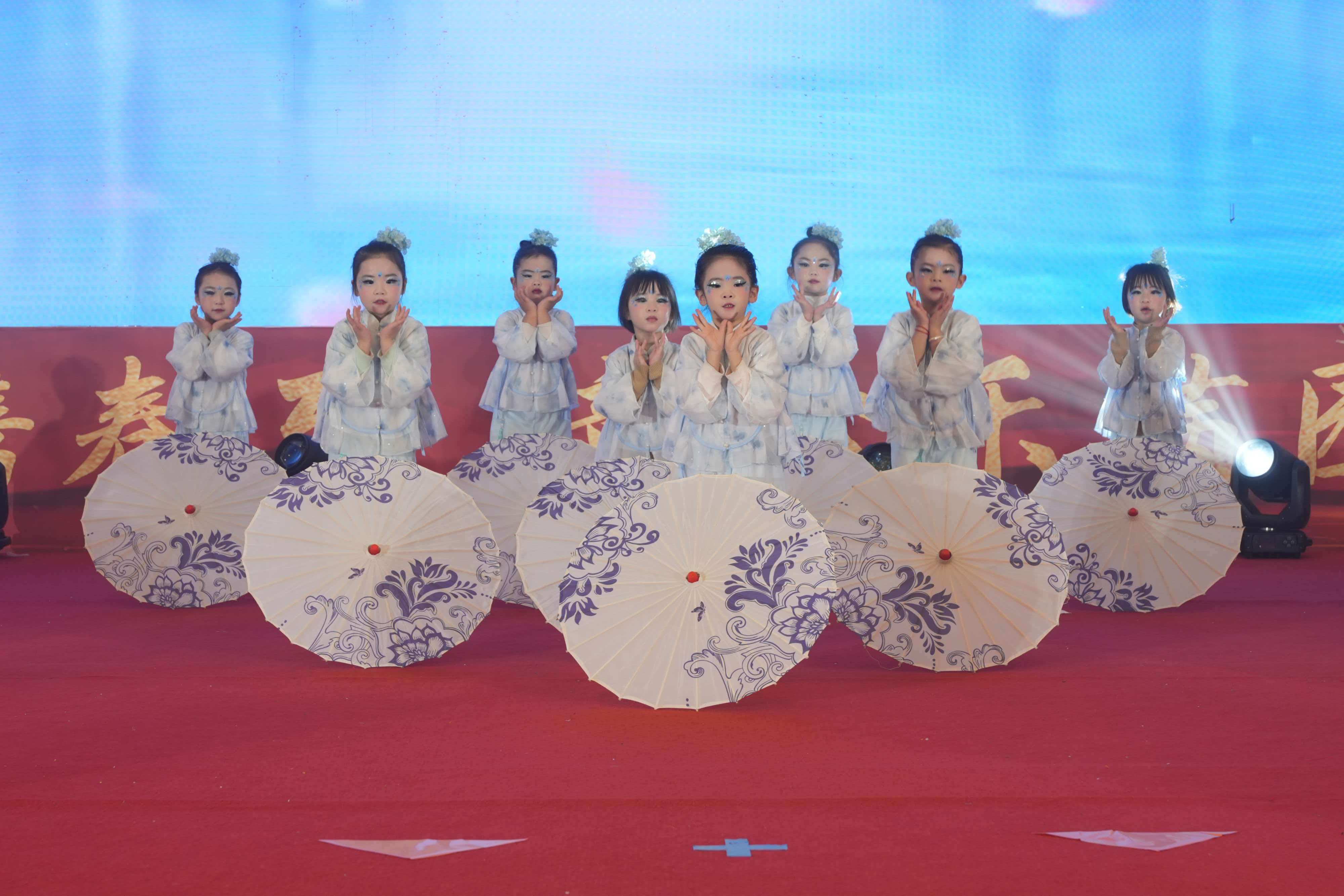駿馬攜春至 童心樂滿園——觀山湖“1+N”集團化辦園成果展示暨文藝匯演圓滿舉行