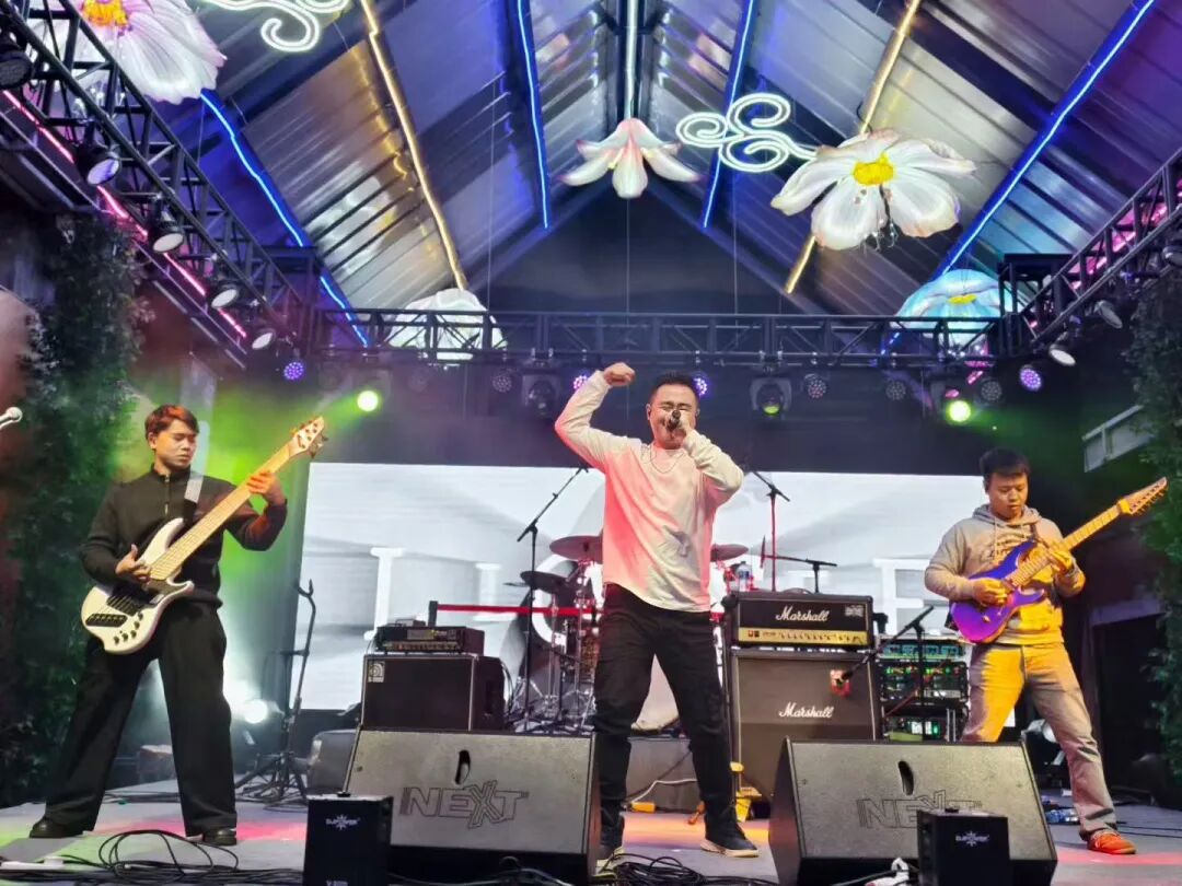 現(xiàn)場直擊！多彩貴州城元旦活動精彩紛呈，游客體驗(yàn)快樂加倍