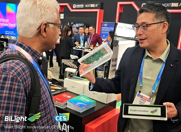 無感充電，永續(xù)續(xù)航！光翼創(chuàng)新全球唯一無鋰電電子桌牌亮相 CES，引領(lǐng)辦公綠色升級