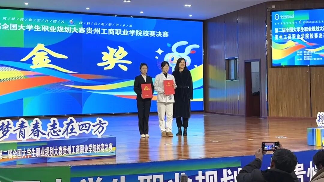 青春?榜 YOUNG | 黃德蓉：以藍(lán)白匠心承非遺文脈，用青春銳氣繪振興新篇