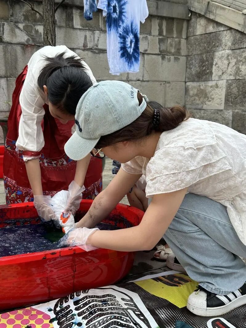 青春?榜 YOUNG | 黃德蓉：以藍(lán)白匠心承非遺文脈，用青春銳氣繪振興新篇
