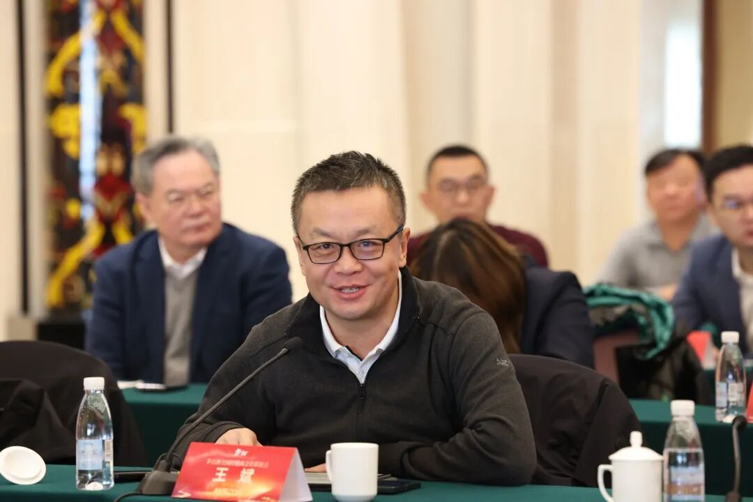 以消費(fèi)者為中心 全面驅(qū)動(dòng)推進(jìn)渠道體系市場(chǎng)化變革 茅臺(tái)酒全國(guó)經(jīng)銷商會(huì)長(zhǎng)聯(lián)誼會(huì)在武漢召開(kāi)