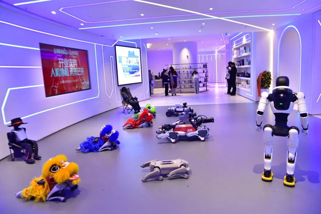 近百款機(jī)器人已就位！全球首家機(jī)器人6S店貴州首店落戶觀山湖