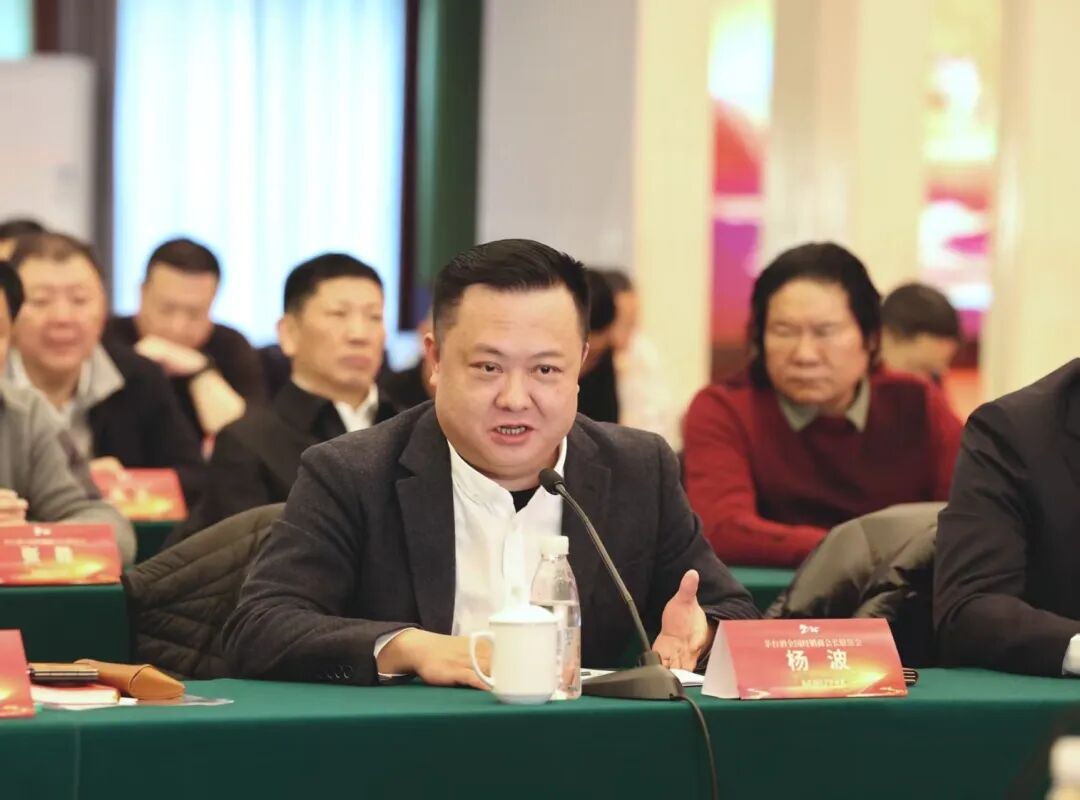 以消費(fèi)者為中心 全面驅(qū)動(dòng)推進(jìn)渠道體系市場(chǎng)化變革 茅臺(tái)酒全國(guó)經(jīng)銷商會(huì)長(zhǎng)聯(lián)誼會(huì)在武漢召開(kāi)