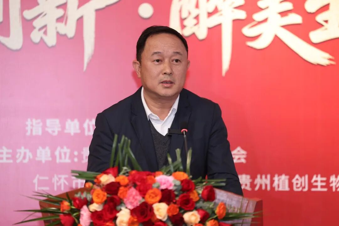 首屆貴州酒文化工作會(huì)議暨“賣酒向賣生活方式轉(zhuǎn)變”研討會(huì)在貴陽舉行，唐門酒業(yè)總經(jīng)理唐掌門受邀出席