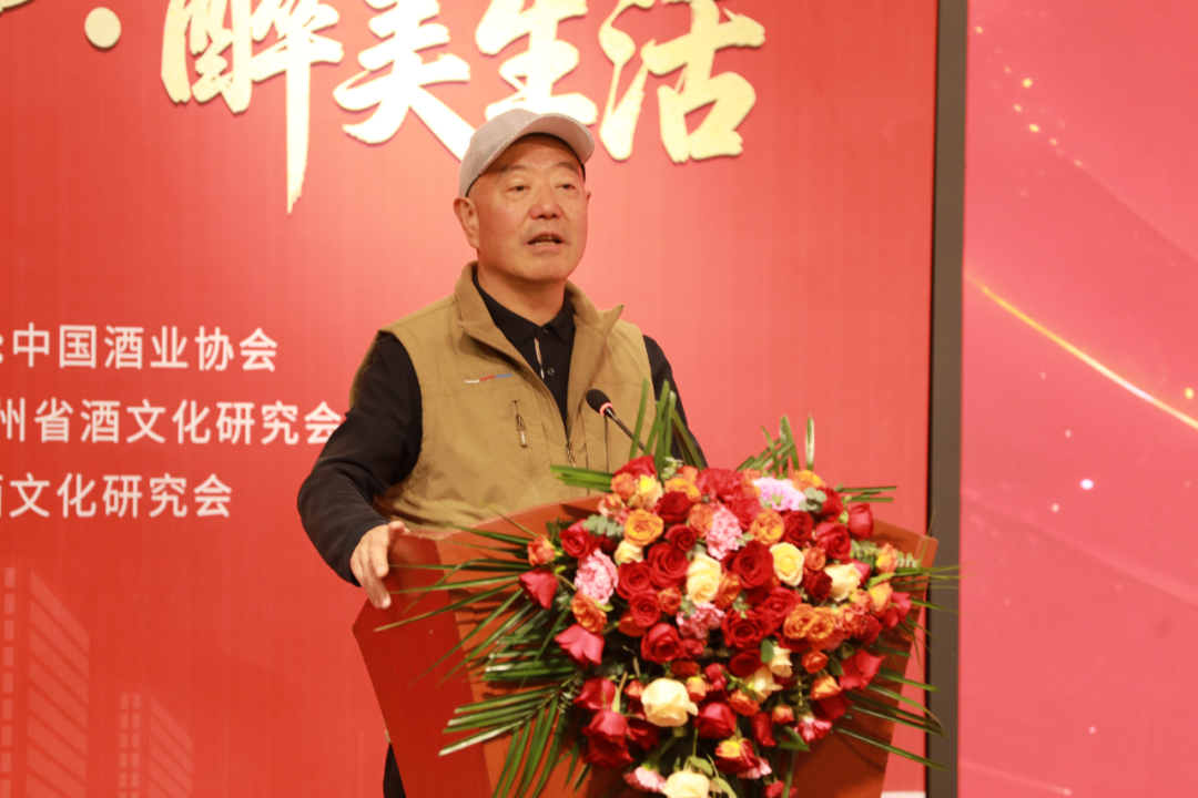 首屆貴州酒文化工作會(huì)議暨“賣酒向賣生活方式轉(zhuǎn)變”研討會(huì)在貴陽舉行，唐門酒業(yè)總經(jīng)理唐掌門受邀出席