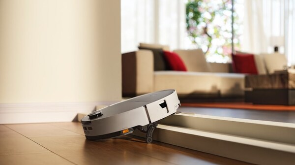 CES 2026：石頭科技攜手皇家馬德里，全球首款能掃樓梯的掃地機器人亮相