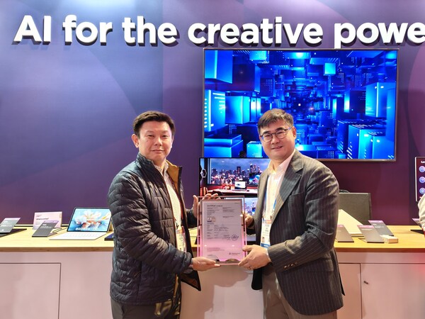 TüV萊茵在CES為聯(lián)想三款產(chǎn)品頒發(fā)認證證書，樹立顯示及智聯(lián)生態(tài)領(lǐng)域新標桿