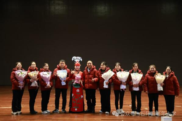 青陽鄉(xiāng)老年學(xué)校閃耀高校舞臺(tái)：傳統(tǒng)非遺與現(xiàn)代美育的深情對(duì)話