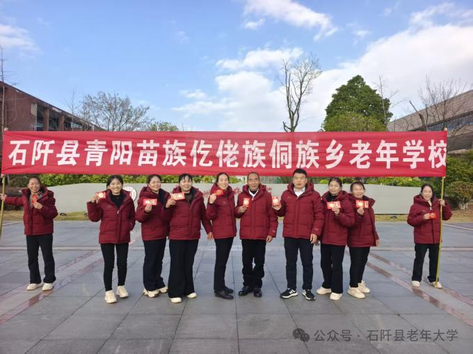 青陽鄉(xiāng)老年學(xué)校閃耀高校舞臺(tái)：傳統(tǒng)非遺與現(xiàn)代美育的深情對(duì)話