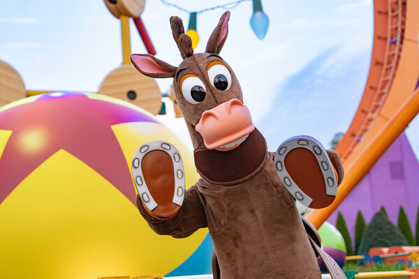 "馬"上一起接奇妙，上海迪士尼度假區(qū)邀游客共慶馬年新春